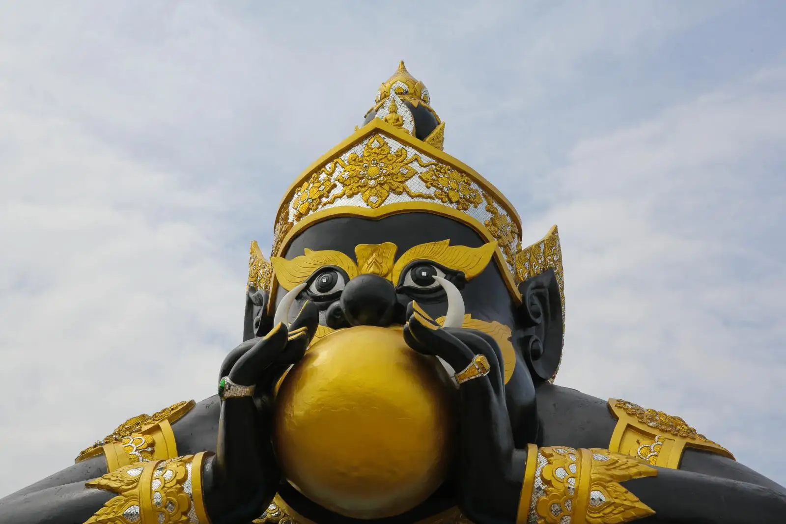ราหูอมจันทร์